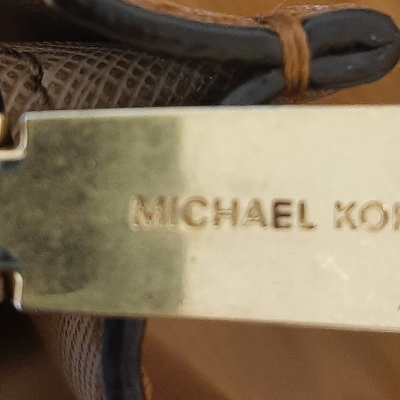 Authentic Michael Kors Purse - Picture 7 of 8